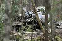 Båda piloterna räddades med katapultstol.