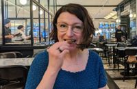 En helt ny version av en välkänd produkt – ungefär så beskriver Annika Porr den spannmålsbaserade godsaken som Fazer nu lanserar. Som chef för Fazer Konfektyr har hon varit med och utvecklat Taste the Future-konfektyrkakan som tillverkas helt utan kakao.