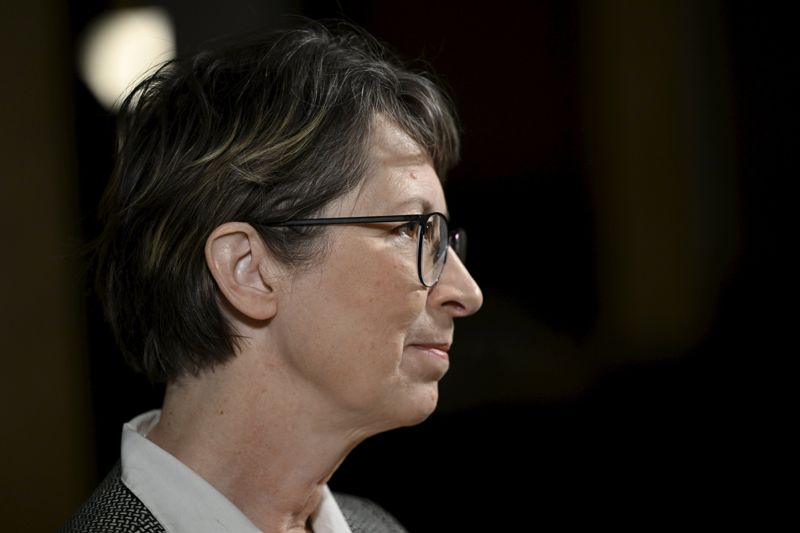 Sari Essayah säger att utmaningarna i vården är massiva och att Finlands offentliga finanser står och faller med hur nästa regering lyckas stävja kostnadsökningen.