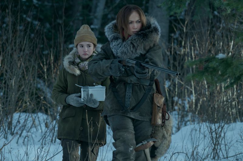 Lucy Paez och Jennifer Lopez i The Mother.