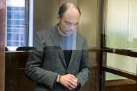 Vladimir Kara-Murza i domstolen i Moskva i mitten av april. Arkivbild.