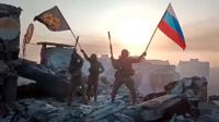 I en stillbild från ett videoklipp från Wagnerchefen Prigozjins presstjänst syns den ryska flaggan viftas med i vad som påstås vara Bachmut.