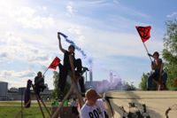 Demonstrationen pågick under stora delar av måndagen innan polisen skingrade och grep demonstranter.