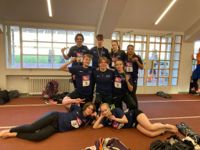 Borgå Gymnasiums bronslag i dubbel svensk stafett. Övre raden från vänster Victor Lindroos, Oscar Nyholm, Gisela Bergström och Fanny Böhling. Mellersta redan från vänster Linus Henriksson, Linus Ekholm (reserv) och Ida Finell. Längst fram Elliot Schmidt och Selma Lepistö.