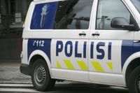Polisen i västra Nyland misstänker att tre unga personer gjort sig skyldiga till grovt rån och misshandel i Kyrkslätt.