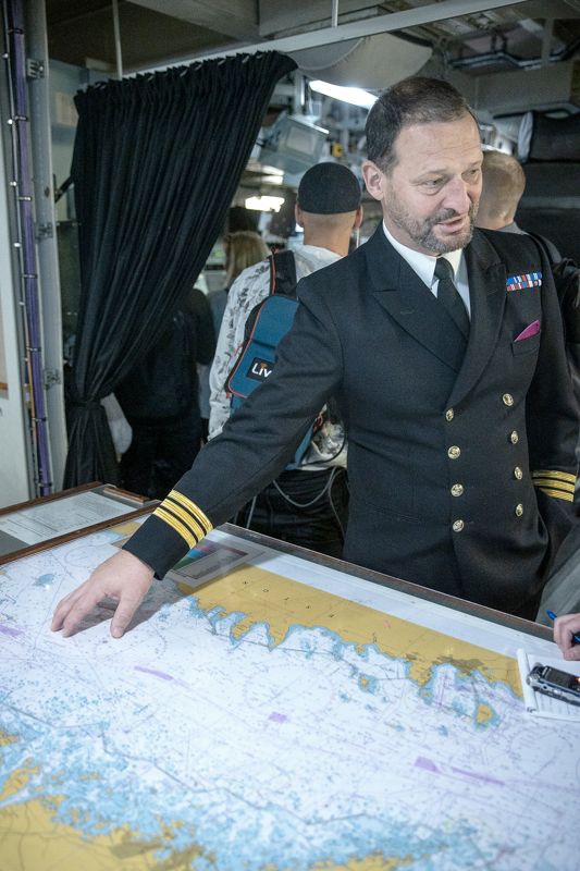 Smalt och grunt. Så beskriver HMS Albions Chris Jones utmaningarna i Finska viken.