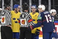 Heta känslor mellan Sveriges lagkapten Jakob Silfverberg, till vänster, Lucas Raymond och USA:s Nick Bonino.