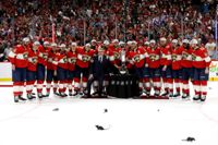 Florida är fyra segrar från att få lyfta den största bucklan i ishockeyvärlden.