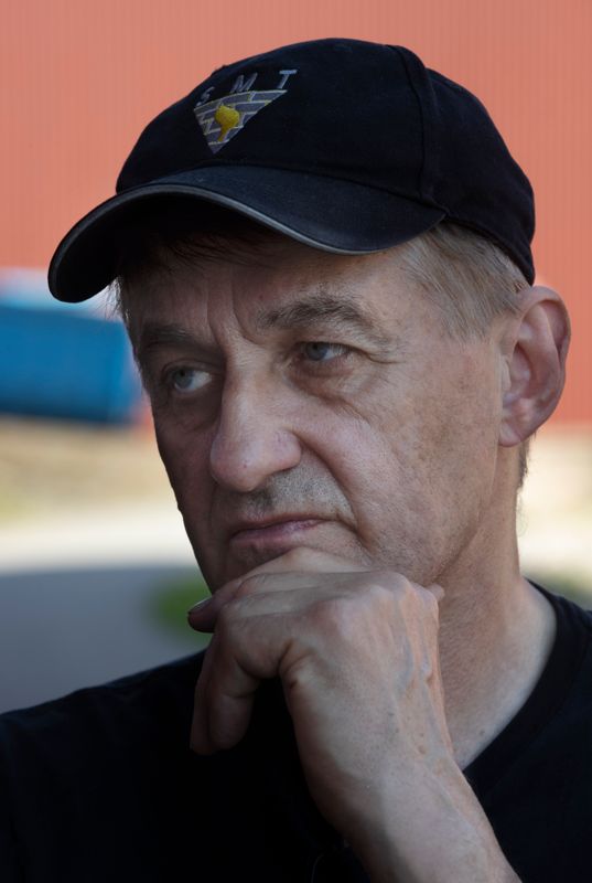 Jan Hagelberg är säker på att tomat- och gurkpriset kommer vara lågt i år och är förvånad över att de stora odlingsmängderna inte redan syns i priset.