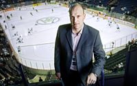 Fredrik Norrena har följt med årets ishockey-VM i egenskap av tränare i det tjeckiska landslaget. Att Finland fortfarande känner av lillebrorskomplexet gentemot Sverige förundrar honom. – Vi borde ha kommit lite längre, tycker han.