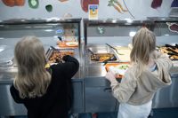 På måndagar går det åt mest mat i Zachariasbackens skola och Landbo daghem samt finskspråkiga Sakarinmäenkoulu och Sakarinmäen päiväkoti i Östersundom.