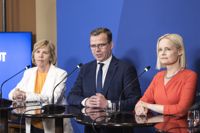 På fredagskvällen höll de fyra regeringsförhandlande partiernas ordförande en gemensam presskonferens i Ständerhuset. Under lördagen har SFP:s Anna-Majas Henriksson och Sannfinländarnas Riikka Purra kommenterat den låsta situationen kring invandringsfrågan.