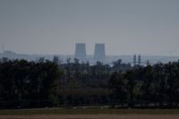 Kärnkraftverket i Zaporizjzjas län är Ukrainas största och ett av de största i världen. Här har det fotats från områden i det intilliggande Dnipropetrovsks län. Arkivbild.