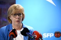 SFP:s partiordförande Anna-Maja Henriksson vid presskonferensen där SFP meddelade att partiet krävde justeringar i formuleringarna om invandringen för att kunna fortsätta regeringsförhandlingarna. 