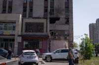 Ett flervåningshus med bostäder i Kiev träffades i ett ryskt drönaranfall under natten. Anfallet beskrivs av Ukraina som det största i sitt slag hittills under kriget.