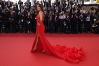 Eva Longoria poserar för fotografer under filmfestivalen i Cannes.