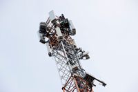 Tonåringarna sa i samtal med polis att de tog idén till det livsfarliga tilltaget från sociala medier. Arkivbild på en 5G-mast i Borgå.