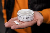 De nya nikotinpåsarna, eller vitt snus, ska ersätta det svenska snuset som innehåller tobak.
