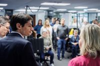 Dagens Nyheters chefredaktör Peter Wolodarski och Konstsamfundets styrelseordförande Gunvor Kronman presenterade det nya mediebolaget på HBL:s redaktion under torsdagsmorgonen.