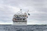 Lyxkryssaren Silver wind lyckades vira ner sina rib-båtar i vattnet och köra in turister till gästhamnen på Örö, trots frisk byig vind. 