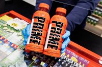 Prime-drycken är nästan slutsåld i K-Supermarket trots det höga priset.