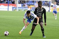 HJK:s Pyry Soiri och SJK:s Terry Yegbe rök ihop i en 0–0-match i Tölö.