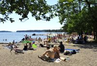 Svenskarna får dra fram badkläderna till helgen, hur är det i Finland?