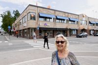 I Tea Svärd-Erikssons ungdom var Sucken en central plats. – Man gick in ungefär där det nu står Telia och upp till andra våningen. Där kunde man se då bussarna kom och vem det var som körde. På den tiden kände man alla lokala chaufförer.