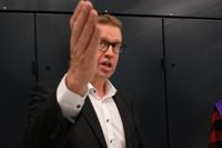 Datahallar är både problemet och lösningen på samma gång. Matti Tella, chef på Telia Helsinki Data Center, tycker att alla datahaller borde ta tillvara spillvärmen.