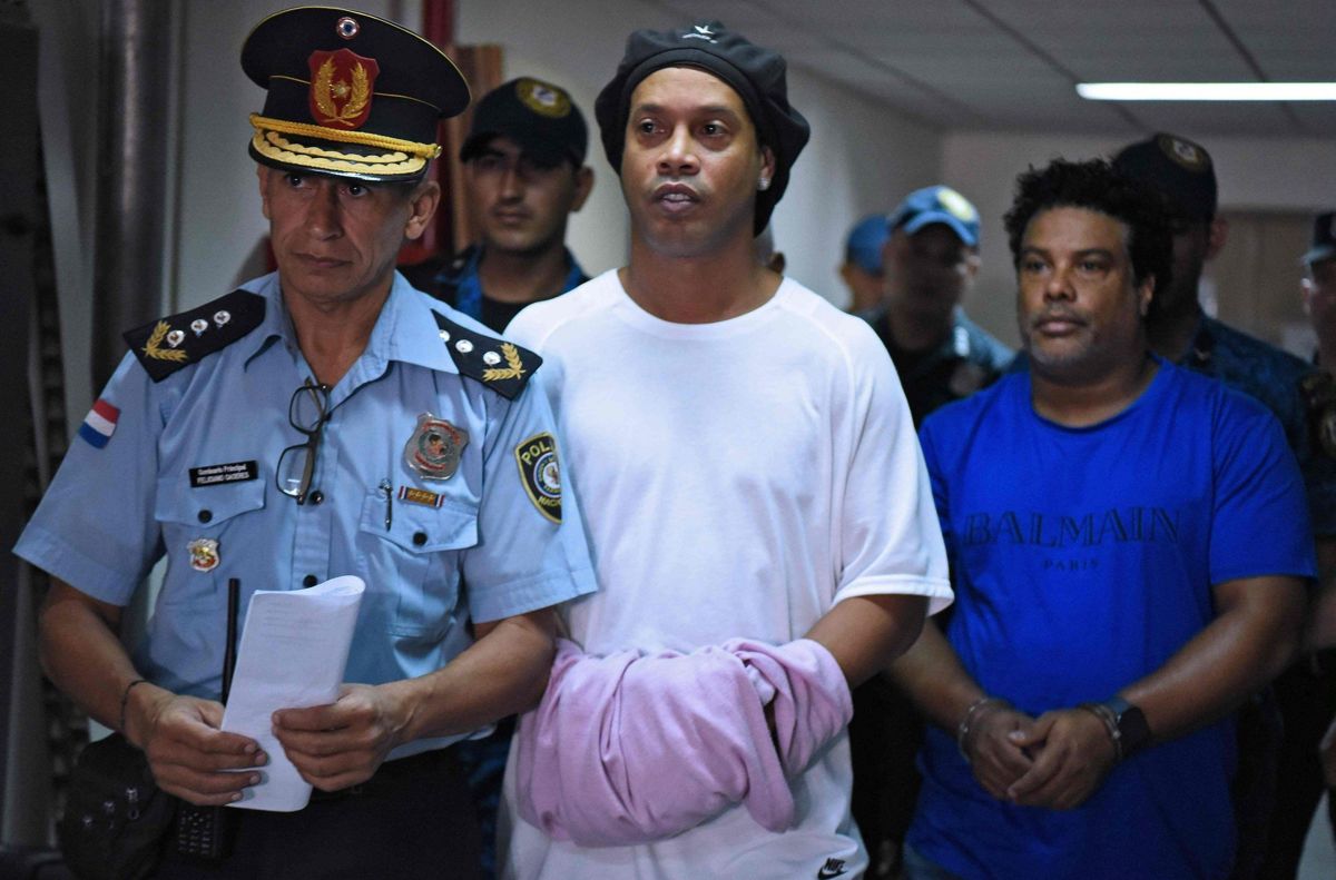 Ronaldinhos dramatiska väg från Camp Nou till högsäkerhetsfängelset i
