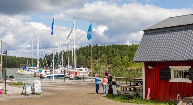 Kommunens agerande i småbåtshamnen i Barösund har fått en granne till hamnen att klaga till Justitieombudsmannen.