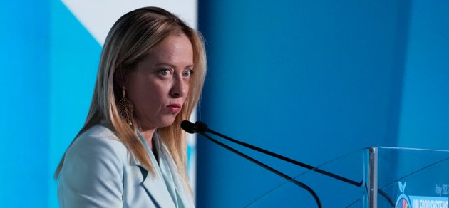 Italiens premiärminister Giorgia Meloni har lagt fram en extraskatt på superlönsamma banker.