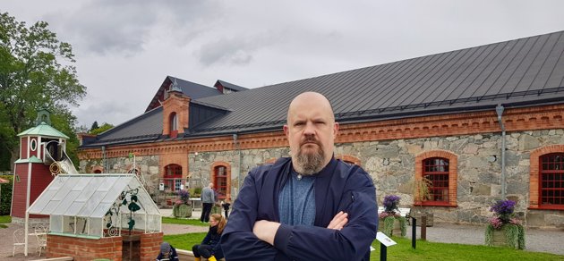 Fredrik Granlund hade avregistrerats från den svenska folkbokföringen medan han bodde i Finland, där han bland annat länge jobbade på Ålands radio. Då fungerade inte hans personnummer längre. Det vållade honom oanade problem.