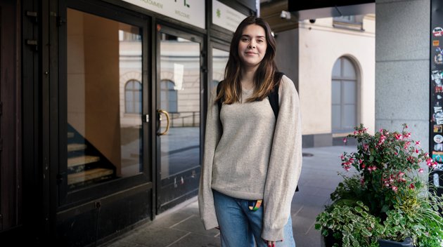 Sanni Suikki, 25, jobbar med sociala medier och låter sig därför inte påverkas av riktad reklam.