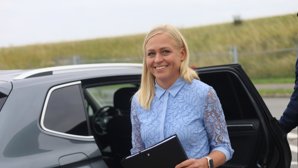 Utrikesminister Elina Valtonen på flygplatsen i Köpenhamn: Jag ställer upp som presidentkandidat om Petteri Orpo ber mig.