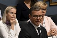 Finansminister Riikka Purra (Sannf), statsminister Petteri Orpo (Saml) och undervisningsminister Anna-Maja Henriksson (SFP) under riksdagsdebatten om statsrådets meddelande.