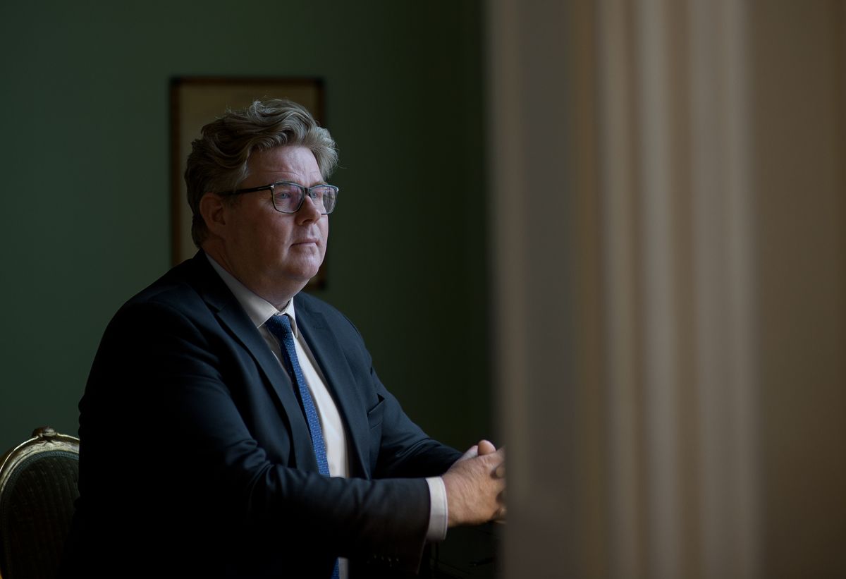 Om Sverige hade vidtagit rätt åtgärder för 10–15 år sedan skulle läget inte ha blivit så dystert som det nu är med skjutvapenvåld och kriminella gäng som rekryterar så unga som 12-åringar. Det säger justitieminister Gunnar Strömmer.