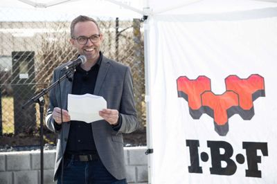 I løbet af året har Stefan Smidt Clausen blandt andet indviet Danmarks første offentlige ladeplads for el-drevne lastvognskøretøjer indviet på Fyn. Det er Ikast-virksomheden IBF, som selv har finansieret ladepladsen