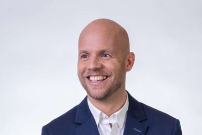 David Guldager fik rusket op i Vores Ikast til generalforsamling med sin viden omkring kunstig intelligens. Han havde forberedt sig med flere eksempler fra lokalområdet. Blandt andet en ny sang, skrevet, komponeret og indspillet af AI.