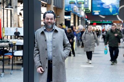 Centermanager Ronny Hviid oplever, at Herning Centret bliver brugt flittigt, hvilket kan være med til at forklare, at Herning Kommune ikke falder i antallet af butikker.