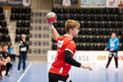 Livio Klausen er i gang med sin første sæson i HC Midtjylland. Den 22-årige højreback måtte i fredags se sig slået af sine tidligere holdkammerater fra TM Tønder.