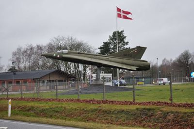 En 55-årig reserveofficer stak af fra uheld ved flyvestationen og kørte fra politiet.