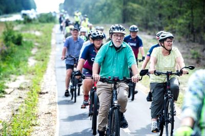 Sommeren 2023 blev den nye cykelsti langs Vardevej mellem Herning og Kibæk indviet. I Sdr. Felding vil man gerne kobles på resten af kommunen.