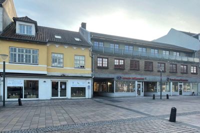 Det er her - på Storegade i Brande - at der er planer om at lave en stor byfornyelse, som har til formål at binde byen bedre sammen.