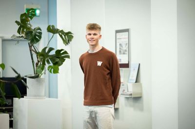 Få danske cykeltalenter kan matche den fart, som Nikolaj Ankerstjerne Klausen kan træde. Den 18-årige herningenser er seksdobbelt dansk mester og er ved at blive sluset ind omkring banelandsholdet.