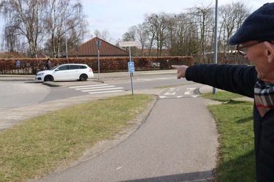Jens Arne Krøjgaard Poulsen fra Ikast kom en tidlig morgen kørende i rundkørslen og kunne ikke se, at der bag en holdende lastbil, gemte sig en cyklist.