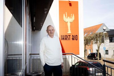 Ikast Bio har både luksusstole og udstyr, men opbakningen halter. Siden corona er antallet af frivillige også dalet massivt. Det kan være svært at få dækket vagterne ind - uden at der følger løn med. Bjarne Raabjerg er bekymret for, om den lokale foreningsbiograf også kan holde åbent om to år.