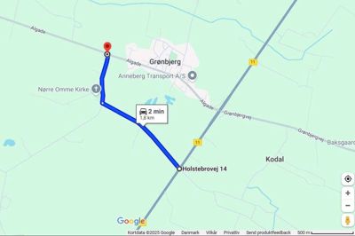 Det er denne vejstrækning sagen drejer sig om. 1,8 kilometer i alt, som Ringkøbing-Skjern Kommune nu vil udvide for 1,7 millioner kroner og gøre til en slags omfartsvej for den tunge trafik til landsbyen Grønbjerg.