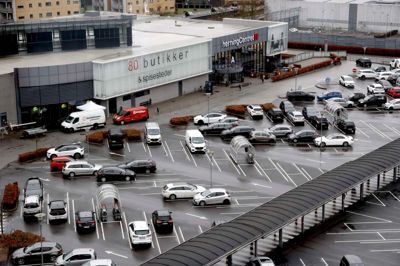 Der er endnu ikke aktivitet på taget af Herning Centret, men i løbet af andet halvår af 2026 skulle der gerne være stillet solceller op på 5500 kvadratmeter af taget.