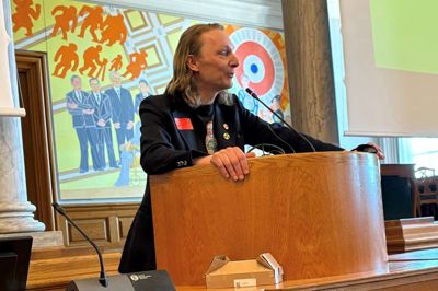 SFO-leder Morten Madsen fra Tjørring Skoles fritidsordning var forleden på talerstolen på Christiansborg, da han skulle fortælle om en ny græsrodsbevægelse, der skal skubbe fritidspædagogikken på dagsordenen.